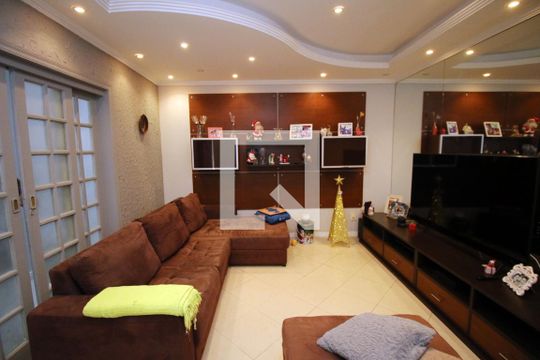 Sala de TV de casa à venda com 4 quartos, 230m² em Olaria, Rio de Janeiro