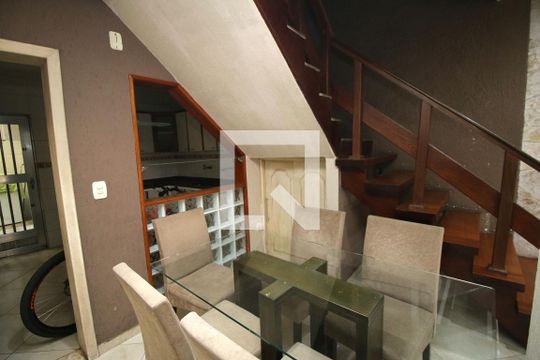 Sala de casa à venda com 4 quartos, 230m² em Olaria, Rio de Janeiro