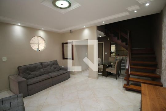 Sala de casa à venda com 4 quartos, 230m² em Olaria, Rio de Janeiro