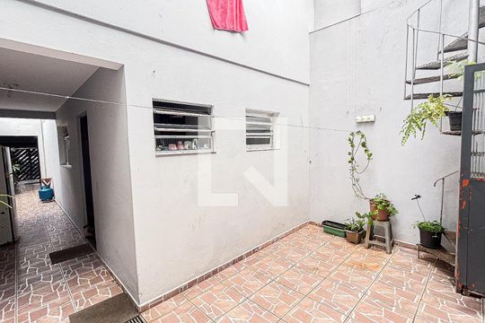 Quintal de casa à venda com 4 quartos, 180m² em Jardim Ana Maria, Santo André