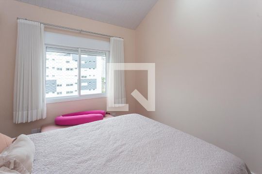 2° piso - Quarto de apartamento à venda com 1 quarto, 77m² em Bela Vista, Porto Alegre