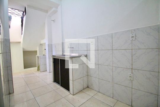 Cozinha e Área de Serviço de casa para alugar com 2 quartos, 60m² em Pau Miúdo, Salvador