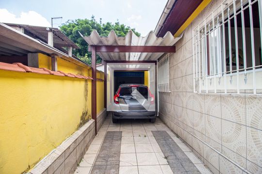 Garagem de casa à venda com 2 quartos, 100m² em Vila Robertina, São Paulo