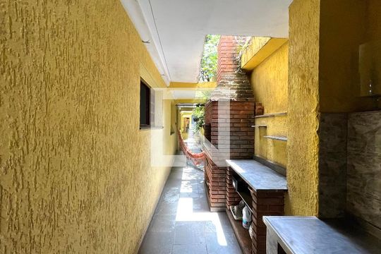 Área externa de casa à venda com 4 quartos, 220m² em Parque Imperial, São Paulo