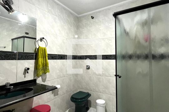 Banheiro  de casa à venda com 4 quartos, 220m² em Parque Imperial, São Paulo