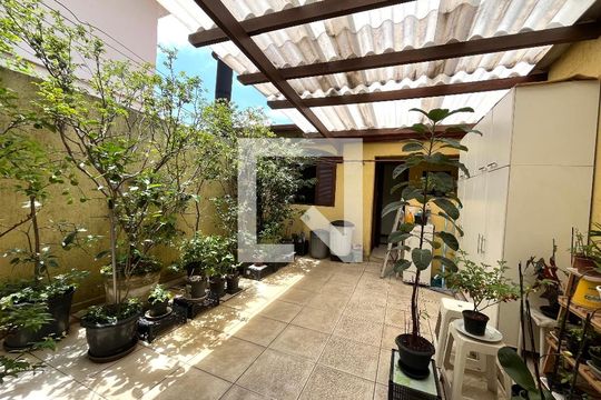 Quintal de casa à venda com 4 quartos, 220m² em Parque Imperial, São Paulo