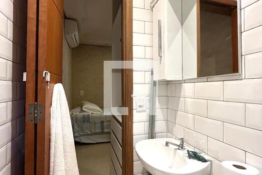 Banheiro ap 3 de casa de condomínio à venda com 6 quartos, 150m² em Vila Guarani (zona Sul), São Paulo