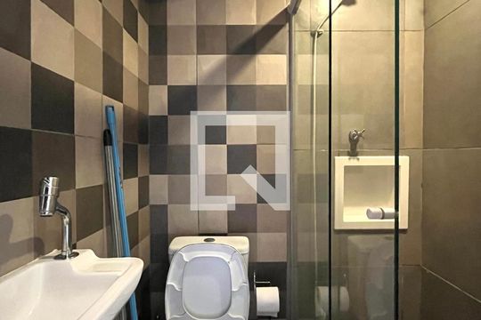 Banheiro ap 1 de casa de condomínio à venda com 6 quartos, 150m² em Vila Guarani (zona Sul), São Paulo