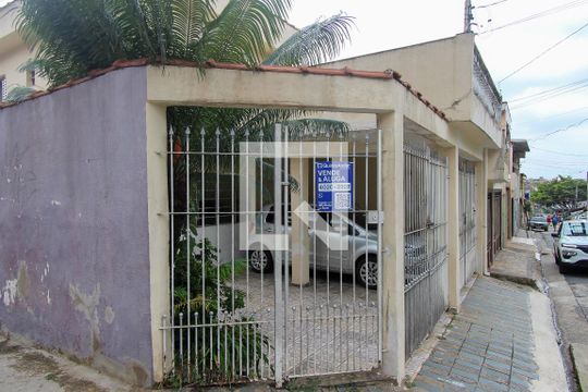 Fachada de casa à venda com 2 quartos, 127m² em Vila Tolstoi, São Paulo