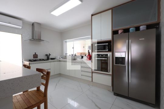 Cozinha de casa para alugar com 3 quartos, 300m² em Jardim Vila Mariana, São Paulo