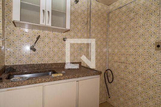 Cozinha de apartamento para alugar com 2 quartos, 50m² em Bela Vista, São Paulo