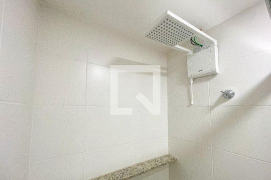 Banheiro de kitnet/studio para alugar com 1 quarto, 24m² em Pinheiros, São Paulo