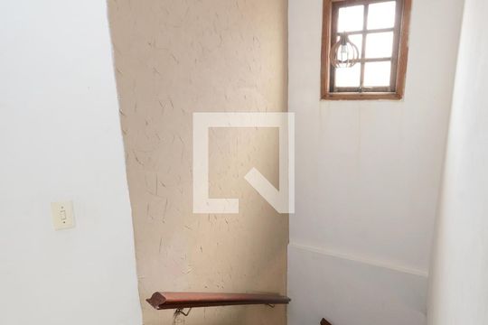 Escada de casa à venda com 3 quartos, 125m² em Vila Campo Grande, São Paulo