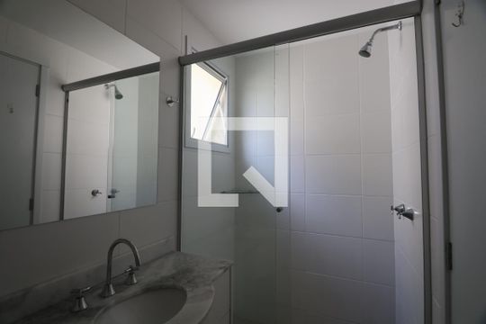 Banheiro suíte  de apartamento para alugar com 3 quartos, 76m² em Igara, Canoas