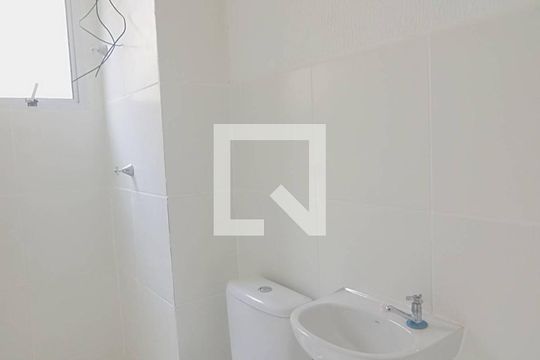 Banheiro de apartamento à venda com 2 quartos, 41m² em Fátima, Canoas