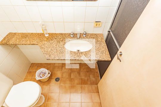 Banheiro de apartamento para alugar com 3 quartos, 73m² em Vila Gumercindo, São Paulo