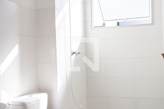 Banheiro de apartamento para alugar com 2 quartos, 52m² em São José, Canoas