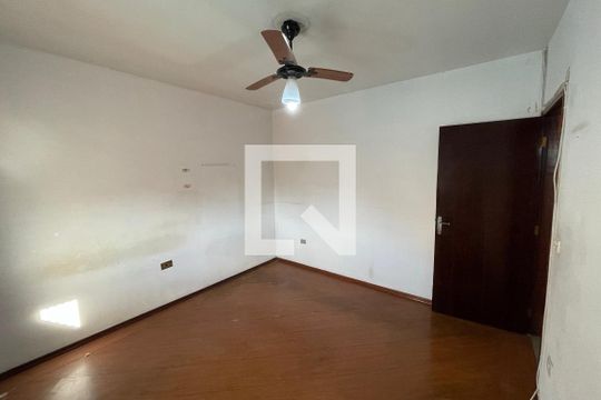 Quarto 2 de casa para alugar com 3 quartos, 200m² em Vila Figueira, Suzano