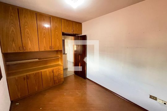 Quarto 1 de casa para alugar com 3 quartos, 200m² em Vila Figueira, Suzano