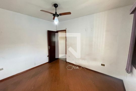 Quarto 1 de casa para alugar com 3 quartos, 200m² em Vila Figueira, Suzano