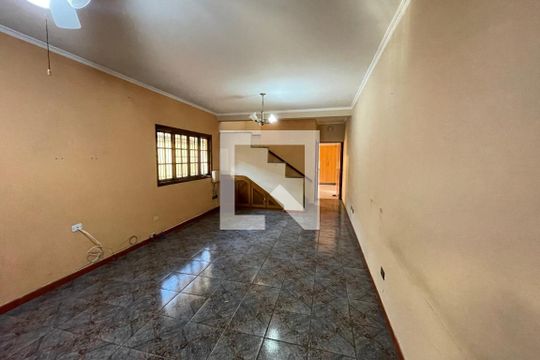 Casa para alugar com 3 quartos, 200m² em Vila Figueira, Suzano
