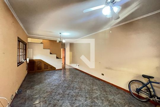 Sala de casa para alugar com 3 quartos, 200m² em Vila Figueira, Suzano