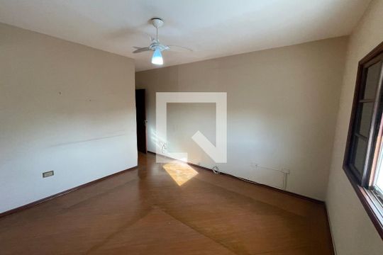 Suíte  de casa para alugar com 3 quartos, 200m² em Vila Figueira, Suzano