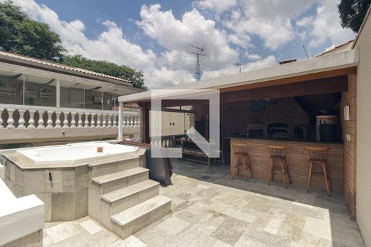 Quintal de casa à venda com 4 quartos, 500m² em Pacaembu, São Paulo