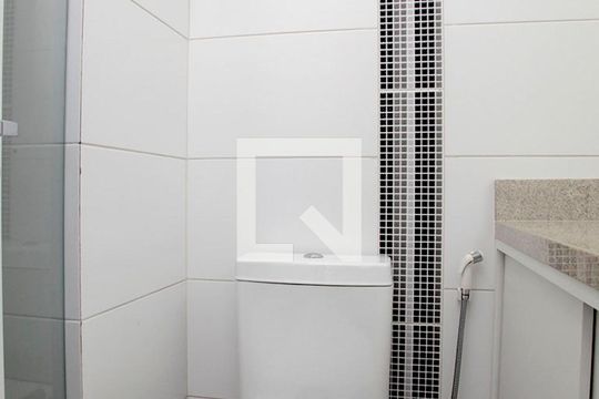 Banheiro de kitnet/studio à venda com 1 quarto, 48m² em Mont’Serrat, Porto Alegre
