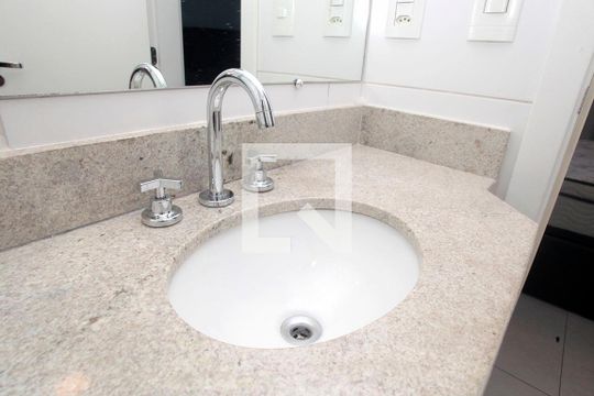 Banheiro de kitnet/studio à venda com 1 quarto, 48m² em Mont’Serrat, Porto Alegre