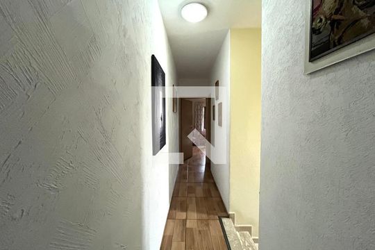 Corredor de casa à venda com 3 quartos, 163m² em Jardim Santo Antoninho, São Paulo