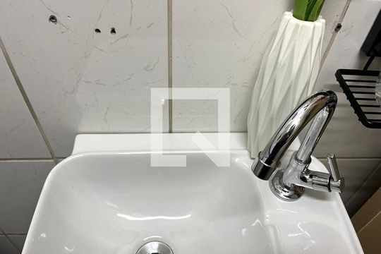 Lavabo de casa à venda com 3 quartos, 163m² em Jardim Santo Antoninho, São Paulo