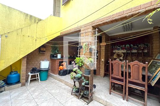 Quintal de casa à venda com 3 quartos, 163m² em Jardim Santo Antoninho, São Paulo