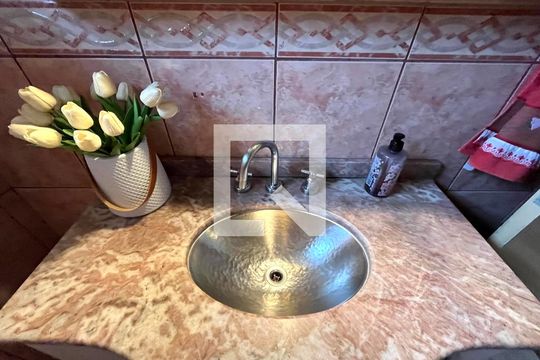 Banheiro de casa à venda com 3 quartos, 163m² em Jardim Santo Antoninho, São Paulo