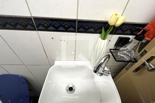Lavabo de casa à venda com 3 quartos, 163m² em Jardim Santo Antoninho, São Paulo