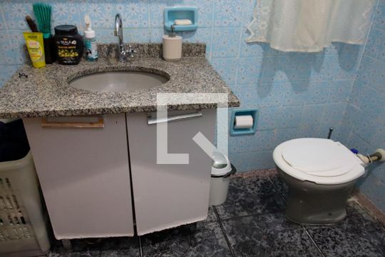 Banheiro 2 de casa à venda com 2 quartos, 171m² em Km 18, Osasco