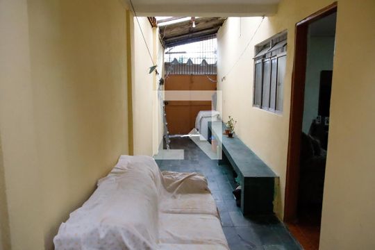 Corredor de casa à venda com 2 quartos, 171m² em Km 18, Osasco