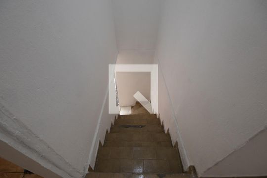 Escada de entrada de casa para alugar com 2 quartos, 75m² em Parque Edu Chaves, São Paulo