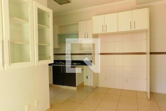 Cozinha de casa de condomínio para alugar com 3 quartos, 400m² em Residencial Paineiras, Paulínia