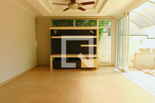 Sala de casa de condomínio para alugar com 3 quartos, 400m² em Residencial Paineiras, Paulínia
