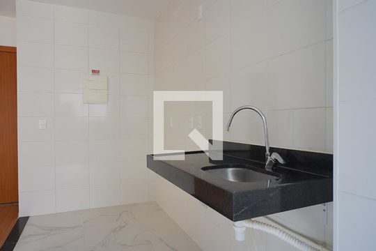 Cozinha de apartamento à venda com 2 quartos, 55m² em Humaitá, Porto Alegre