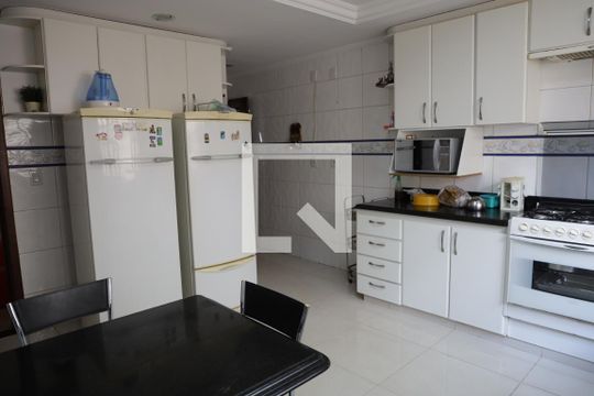 Cozinha de casa de condomínio para alugar com 3 quartos, 296m² em Residencial Granville, Goiânia
