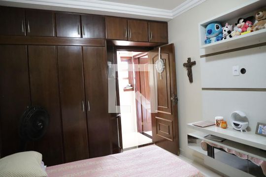 Quarto 2 de casa de condomínio para alugar com 3 quartos, 296m² em Residencial Granville, Goiânia