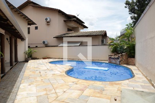 Área Externa de casa de condomínio para alugar com 3 quartos, 296m² em Residencial Granville, Goiânia
