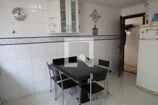Cozinha de casa de condomínio para alugar com 3 quartos, 296m² em Residencial Granville, Goiânia