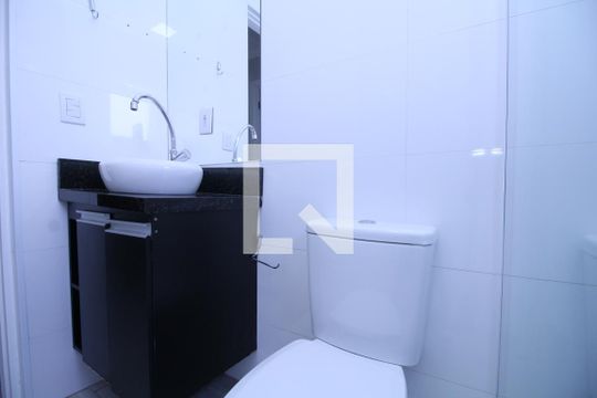 Banheiro Social de apartamento para alugar com 2 quartos, 50m² em Real Parque, São Paulo