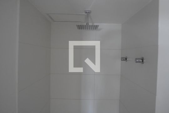 Banheiro de kitnet/studio à venda com 1 quarto, 24m² em Pinheiros, São Paulo