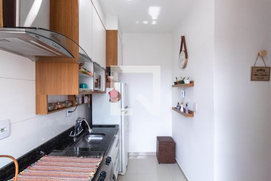 Cozinha de apartamento para alugar com 2 quartos, 44m² em Vila Nhocuné, São Paulo