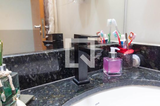 Banheiro - torneira de apartamento para alugar com 2 quartos, 44m² em Vila Nhocuné, São Paulo