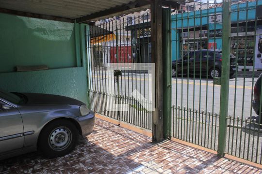 Garagem de casa à venda com 2 quartos, 120m² em Jardim Aida, Guarulhos